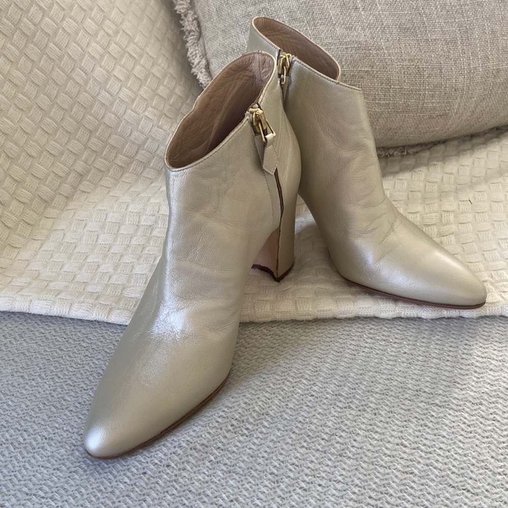 NWOB Manolo Blahanik Gold Zippered Booties.